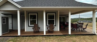 Golf, Beach & Great Local Eats! This condo unit is minutes is away from it all.