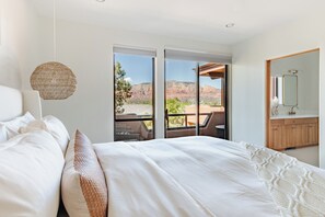 5 bedrooms, iron/ironing board, WiFi, bed sheets