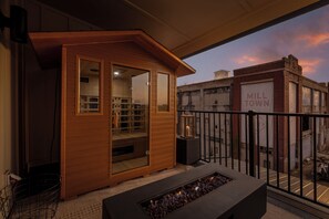 Terrace/patio - 3/3 sauna, arcade, play couch, 70" TV, fire pit, balconies, 6 min from downtown (Chattanooga)