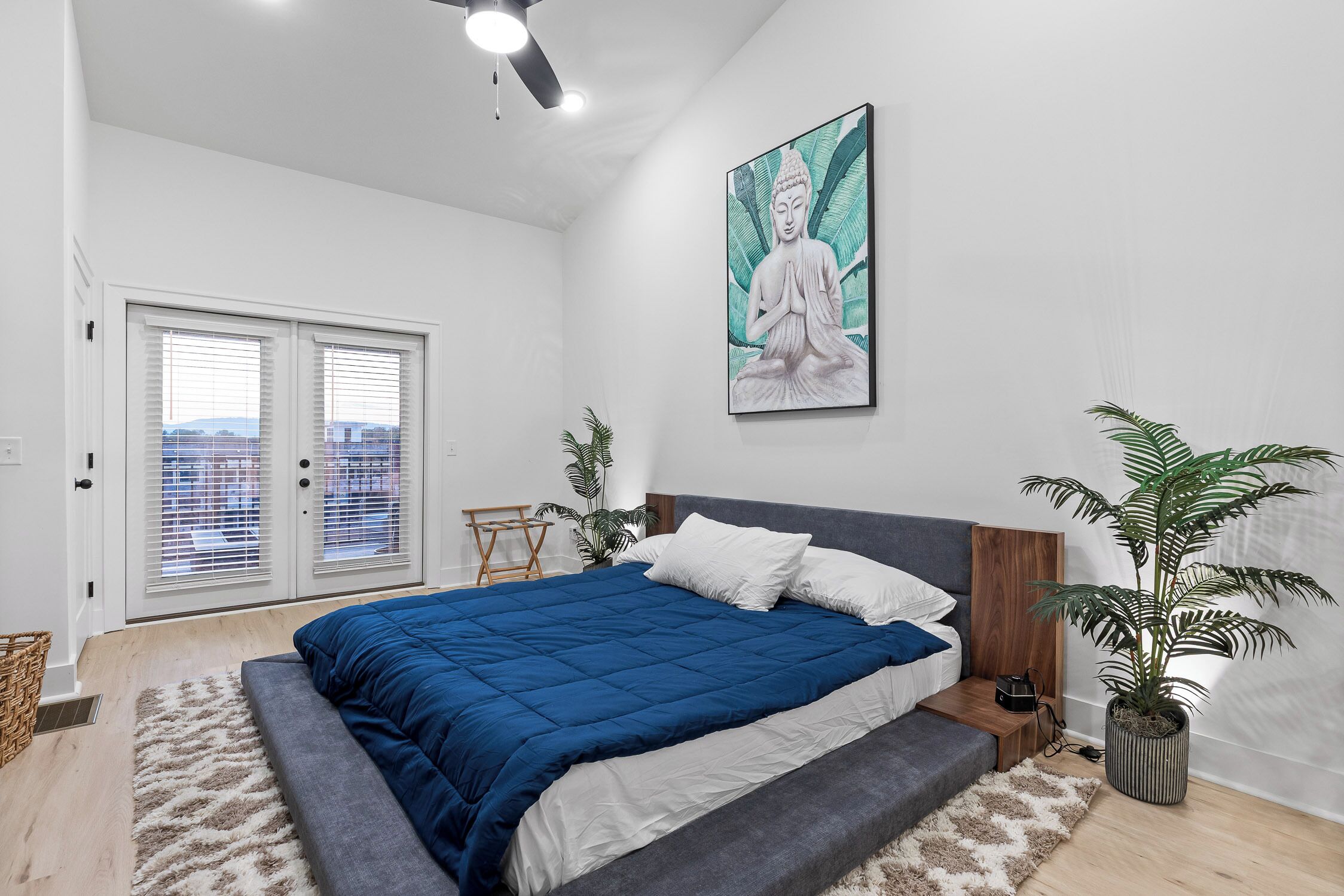 3 bedrooms, iron/ironing board, internet, bed sheets