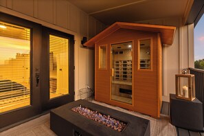 Sauna - 3/3 sauna, arcade, play couch, 70" TV, fire pit, balconies, 6 min from downtown (Chattanooga)