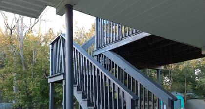 Cozy, pet-friendly, 1-bedroom apartment in Oak Ridge with AC