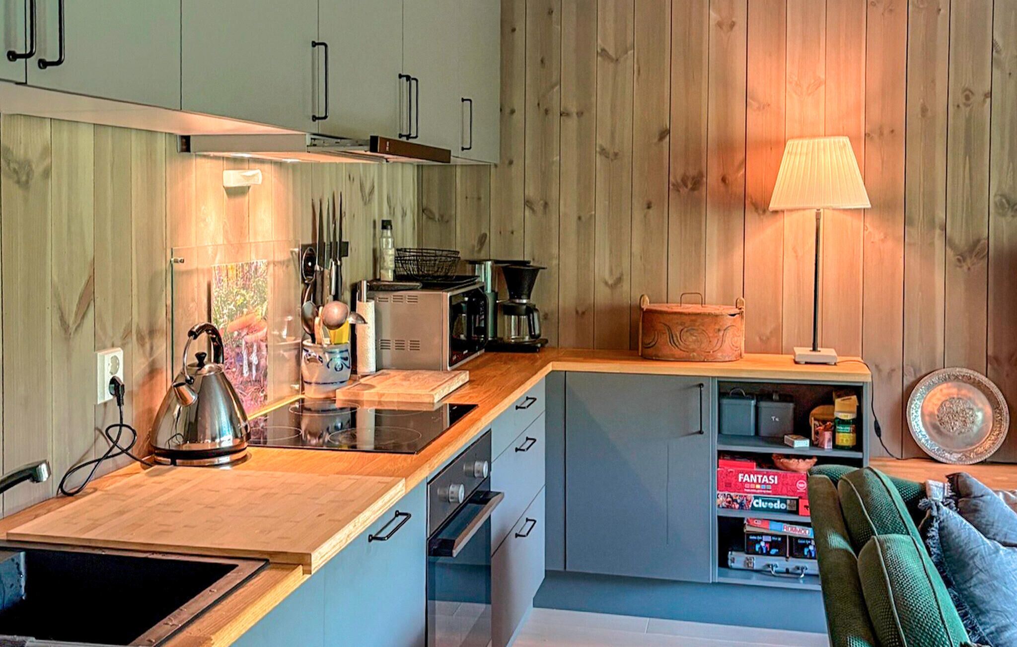 Fridge, oven, dishwasher, coffee/tea maker