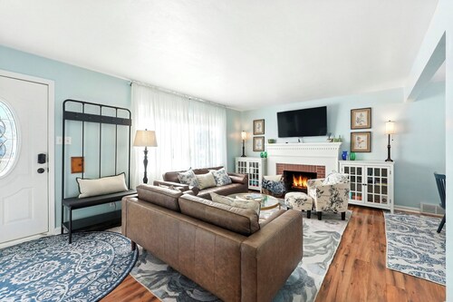 Adorable, Peaceful Retreat In Premier Fort Wayne Location, Sycamore House