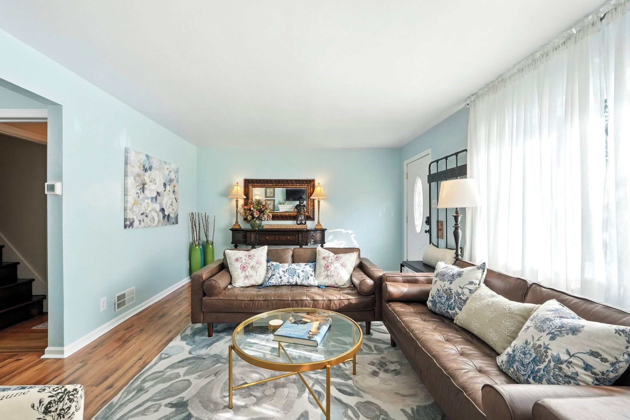 Televisión y oficina 