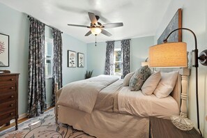 4 عدّة غرف نوم ومكواة/لوح كي وواي فاي مجانًا وملاءات أسرّة