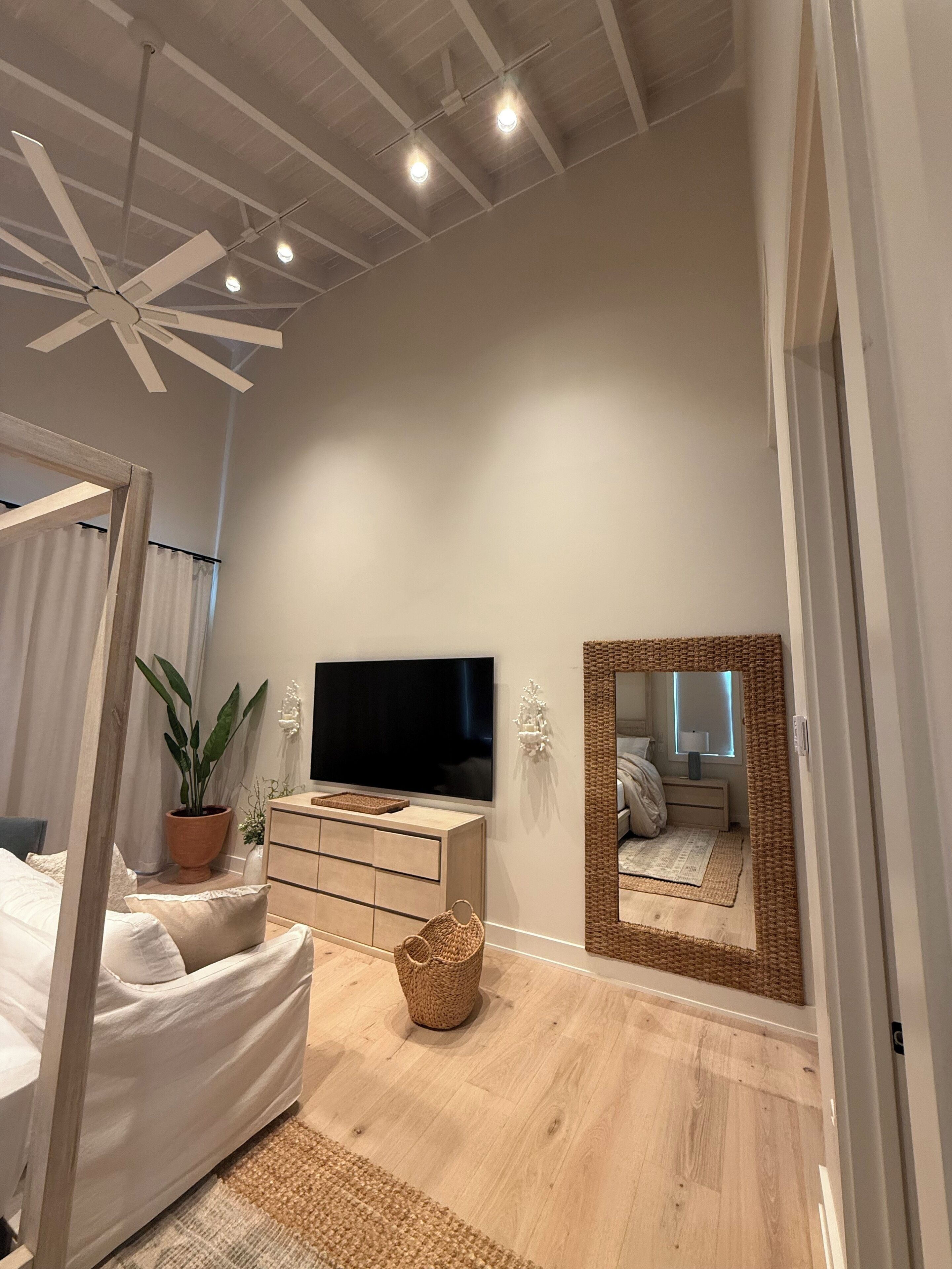 4 soverom, strykejern/-brett, wi-fi (inkludert) og sengetøy