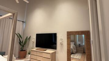 4 soverom, strykejern/-brett, wi-fi (inkludert) og sengetøy