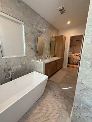 Hair dryer, towels, soap, shampoo - NEW Luxury Sandy Point Beachfront/Canal Villa FLASH SALE 70% OFF! (Sandy Point)