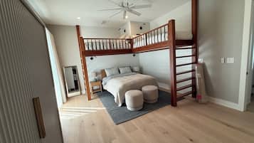 4 bedrooms, iron/ironing board, Internet, bed sheets