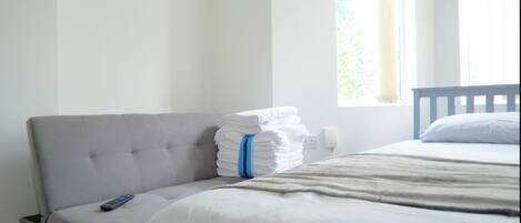 Basic Studio | Premium bedding, individually decorated, individually furnished