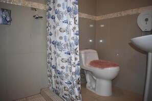 Handtücher, Seife, Shampoo, Toilettenpapier