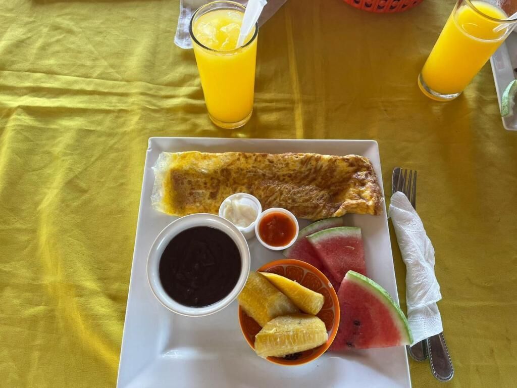 Desayuno con opciones de la cocina local todos los días (con cargo)