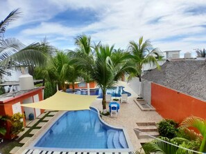 2 outdoor pools