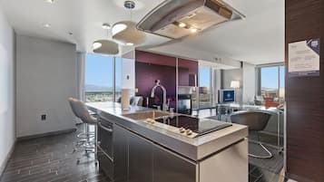 Refrigerador, microondas, parrilla de estufa y lavavajillas