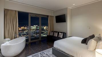 3 quartos, escrivaninha, ferros/tábuas de passar roupa