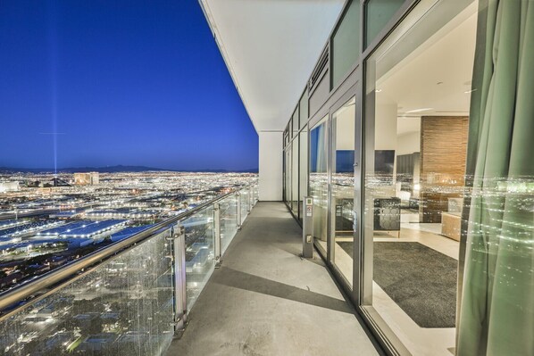 Property grounds - PH57th Floor Luxury Penthouse | StripView/Jacuzzi (Las Vegas)