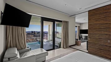 3 quartos, escrivaninha, ferros/tábuas de passar roupa