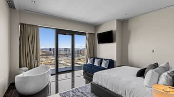 3 habitaciones, escritorio, tabla de planchar con plancha y wifi gratis