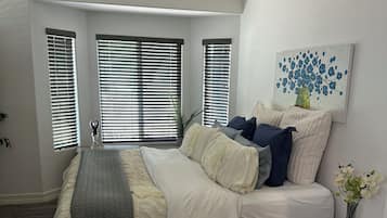 2 bedrooms, iron/ironing board, WiFi, bed sheets