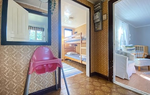 1 bedroom, travel cot