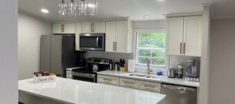 Soothing 3-bedroom house with AC in Winston-Salem
close to highway
restaurants