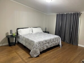 3 bedrooms, internet, bed sheets - Soothing 3-bedroom house with AC in Winston-Salem
close to highway 
restaurants (Winston-Salem)