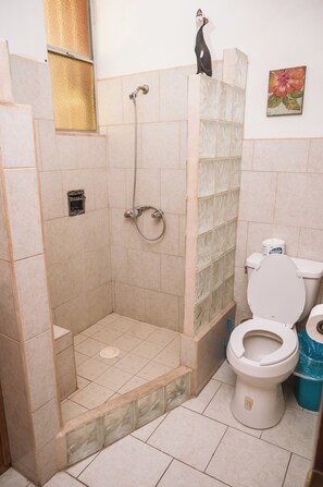 Handtücher, Seife, Toilettenpapier