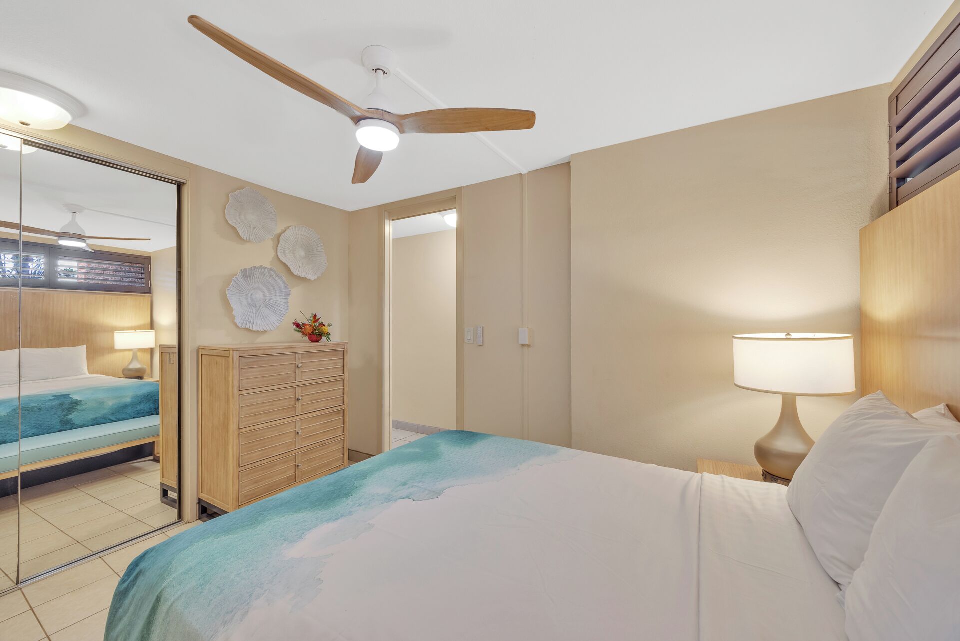 Condo clássico, 1 quarto, varanda coberta, vista para o oceano | Ferros/tábuas de passar roupa, Wi-Fi de cortesia, roupa de cama