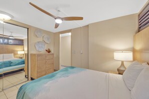 Klassiek appartement, 1 slaapkamer, veranda, uitzicht op zee | Een strijkplank/strijkijzer, gratis wifi, beddengoed
