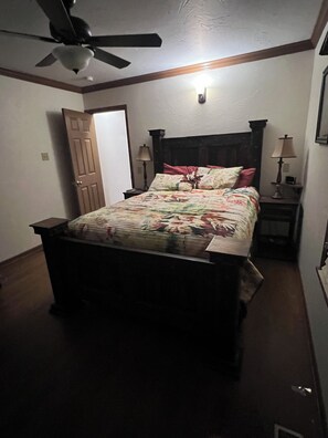 5 bedrooms, WiFi, bed sheets