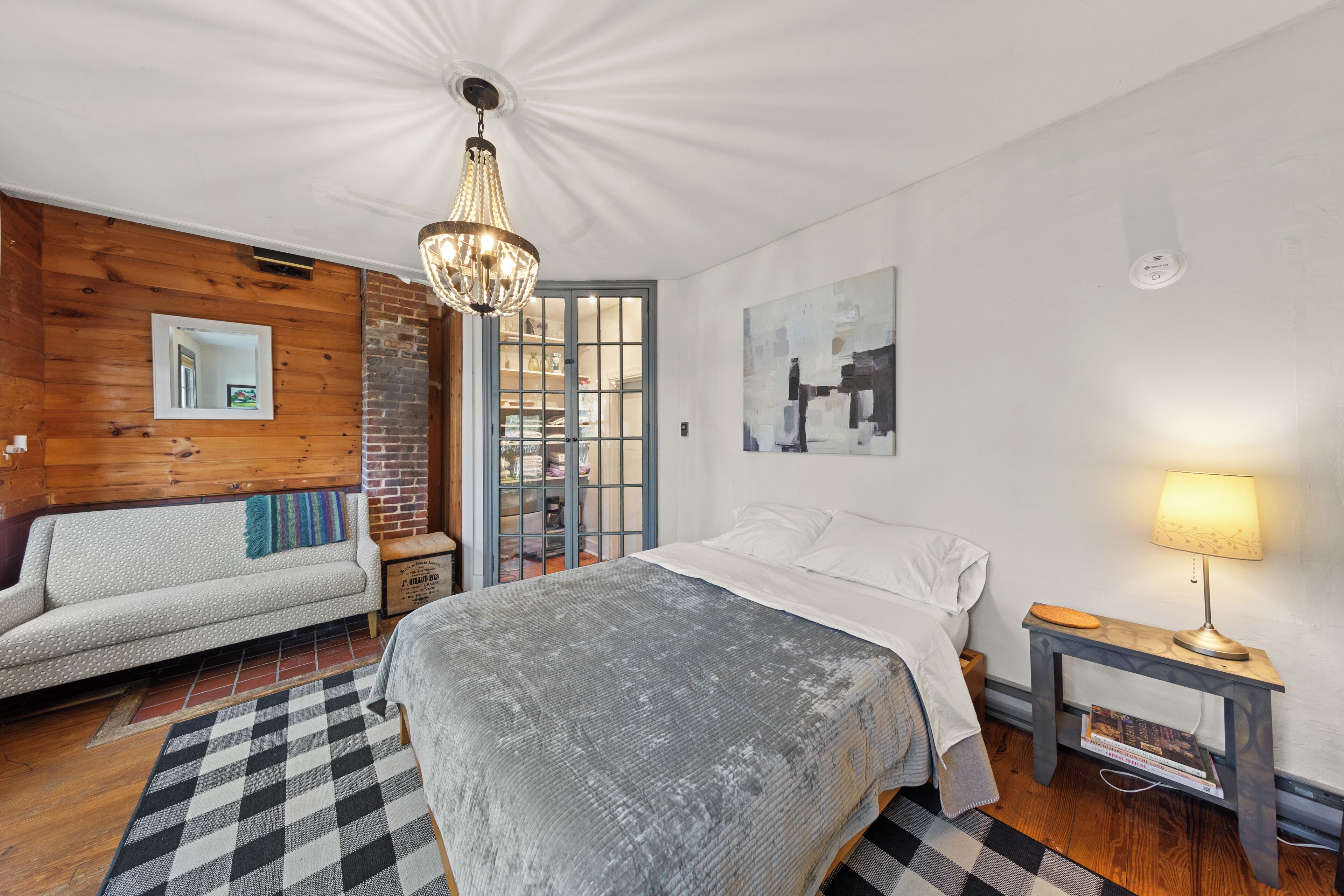 2 habitaciones, tabla de planchar con plancha, wifi y ropa de cama 