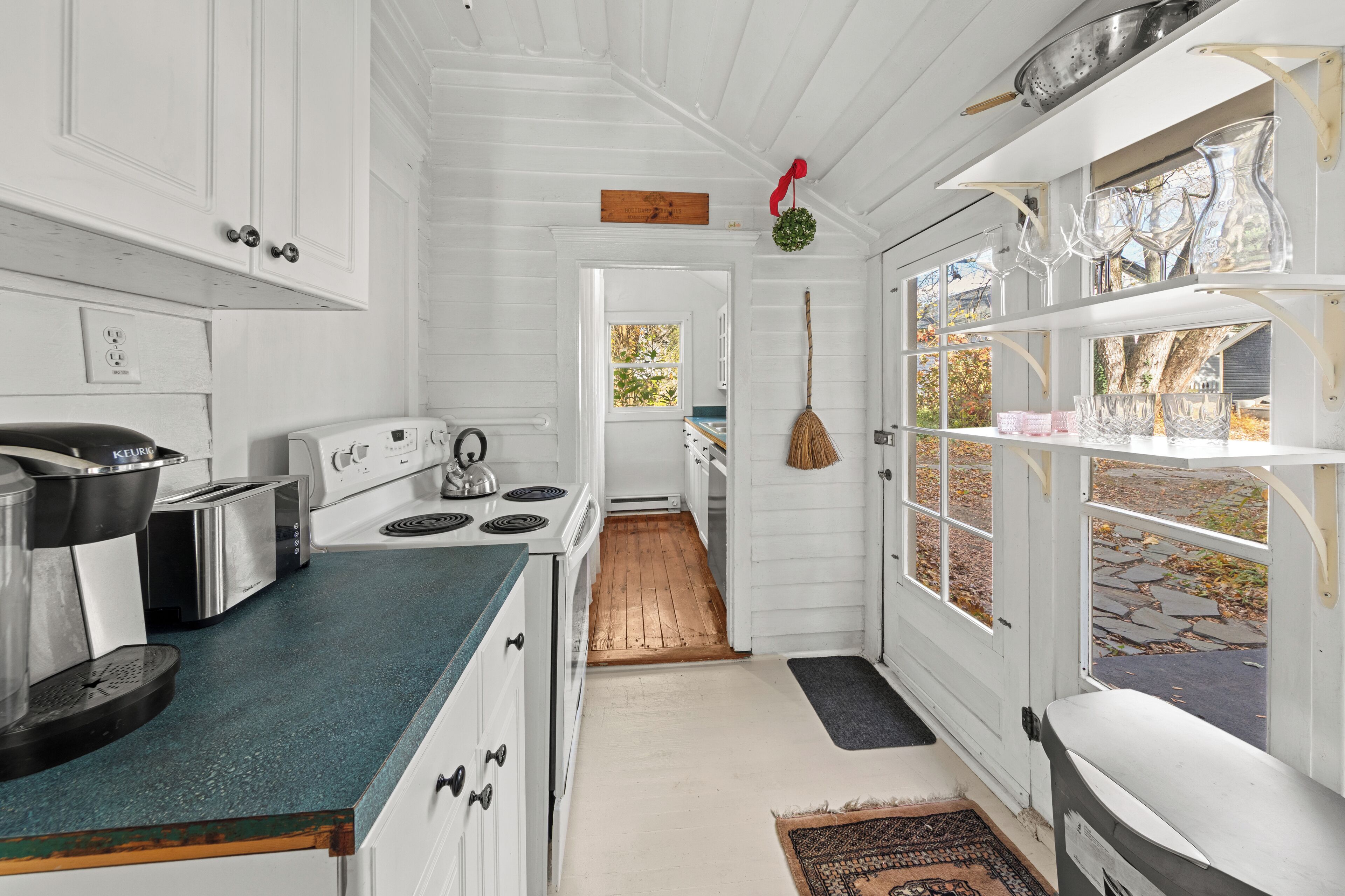 Mikroaaltouuni, uuni, liesi, astianpesukone