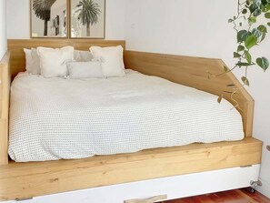 1 bedroom, iron/ironing board, bed sheets