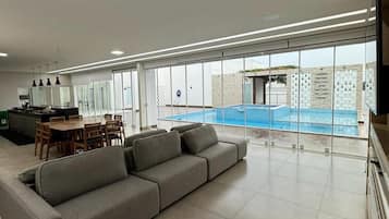 Casa superluxo, vista para o lago | Área de estar