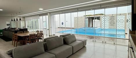 Casa superluxo, vista para o lago | Área de estar