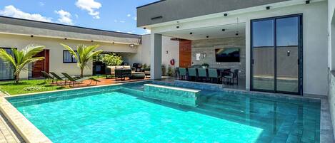 Indoor pool, pool loungers
