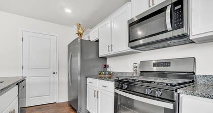 Quaint 4-bedroom house with AC in charming Piedmont