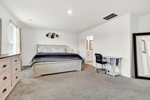4 bedrooms, iron/ironing board, Internet, bed sheets - Quaint 4-bedroom house with AC in charming Piedmont (Piedmont)