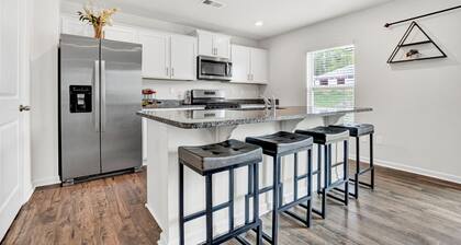 Quaint 4-bedroom house with AC in charming Piedmont