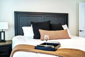 1 habitación, tabla de planchar con plancha, cuna de viaje y wifi 