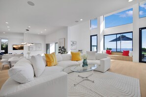 Luxury House, Multiple Beds, Pool Access, Ocean View (Morning View Malibu) | Living area