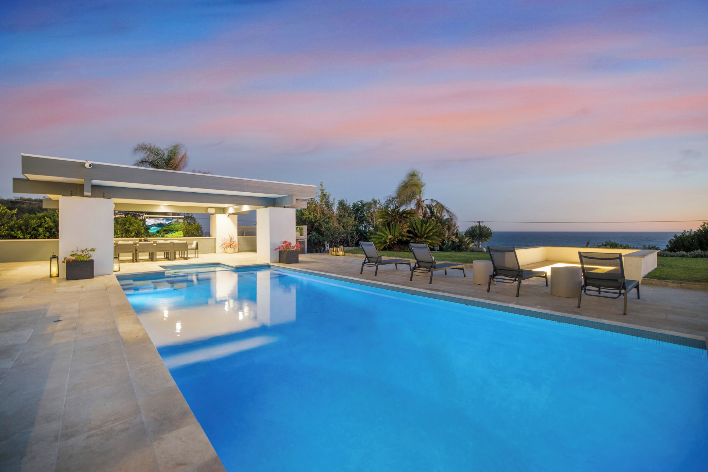 Outdoor pool, pool umbrellas, sun loungers