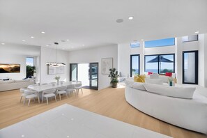 Luxury House, Multiple Beds, Pool Access, Ocean View (Morning View Malibu) | Interior
