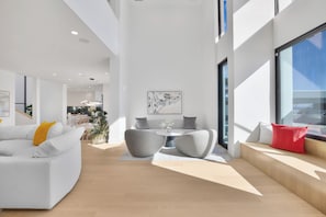 Nhà Cao cấp, nhiều giường, có thể sử dụng hồ bơi, quang cảnh biển (Morning View Malibu) | Nội thất