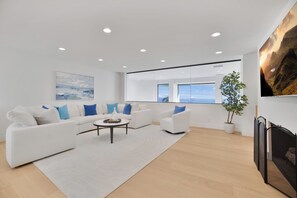 Luxury House, Multiple Beds, Pool Access, Ocean View (Morning View Malibu) | Living area