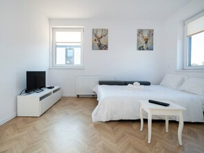 Iron/ironing board, WiFi, bed sheets