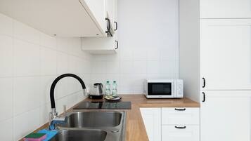 Geladeira, micro-ondas, fogão, cooktop