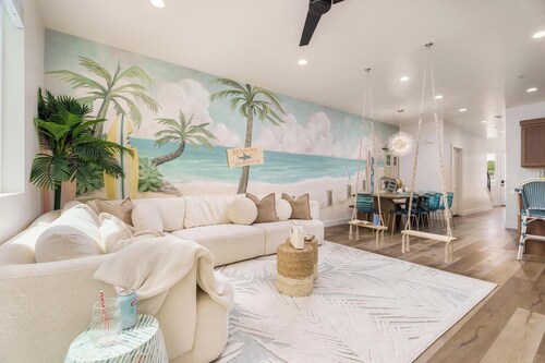 Shark Beach Escape - Private Hot Tub - Near Zion - Sleeps 26