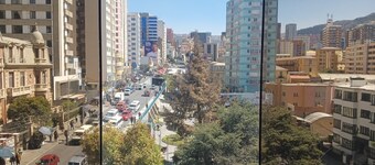 Breathtaking City View 3-BR Elevator Apartment